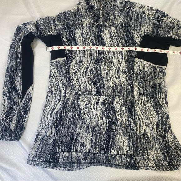 Lululemon Hooded Pullover Sweatshirt – Black White Pattern – Athletic Yoga Wear - Picture 4 of 7